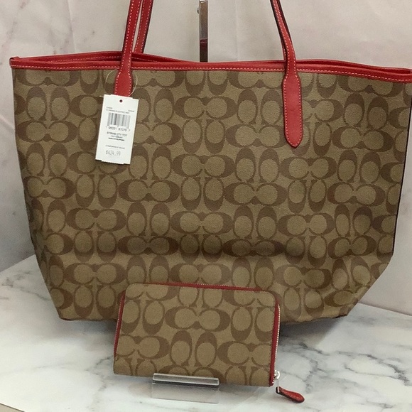 COACH -City Tote in Signature w/ wallet Set - Picture 2 of 6